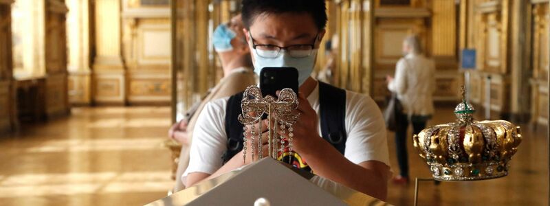 Die beim Einbruch in den Louvre erbeuteten Schmuckstücke sind von unschätzbarem Wert (Archivbild). - Foto: Francois Guillot/AFP/dpa