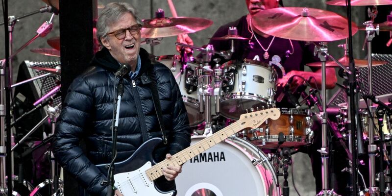 Der Musiker Eric Clapton kommt im Mai 2026 für drei Konzerte in Mannheim, Köln und München nach Deutschland. (Archivbild) - Foto: Britta Pedersen/dpa
