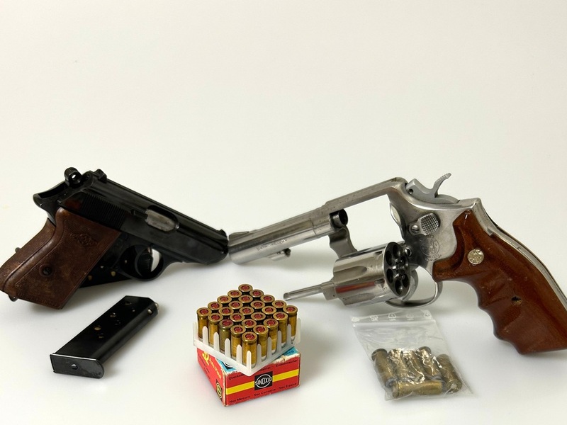 ZOLL-H: Familiengeschäft mit Schmuggelzigaretten / ZOLL stellt im Auftrag der Staatsanwaltschaft Duisburg illegale Zigaretten, Schusswaffen und Bargeld in Duisburg sicher - Foto: presseportal.de