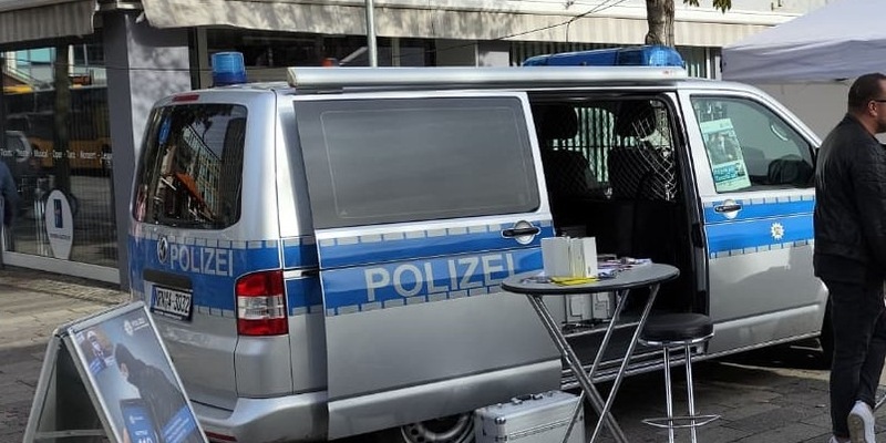 POL-DN: Riegel vor! Sicher ist sicherer. - Polizei Düren und Verbraucherzentrale informieren auf dem Herbstmarkt über Einbruchschutz - Foto: presseportal.de
