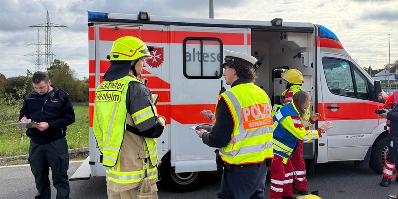 POL-PPMZ: Übungsszenarien in Budenheim: Blaulicht-Organisationen proben bei Verkehrsunfallübung den Ernstfall - Foto: presseportal.de