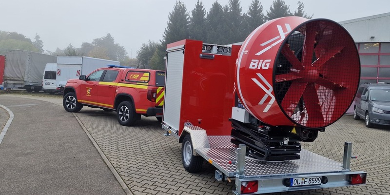 FW-OLL: Kreisfeuerwehr Oldenburg erhält neuen mobilen Großlüfter - Stärkung für den Einsatz bei Großschadenslagen (Updategrund: Änderung bzgl. der Schulung) - Foto: presseportal.de