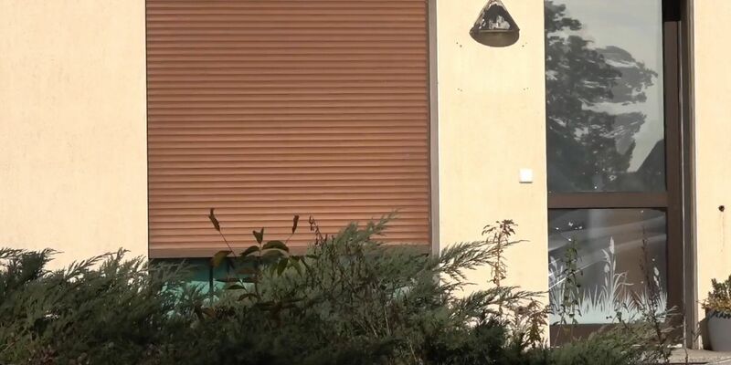 Bei dem Einsatz in Lindenberg geht es den Angaben danach, Gegenstände aufzufinden sowie Tatspuren und andere Beweismittel zu sichern. - Foto: Ivo Böhme/dpa