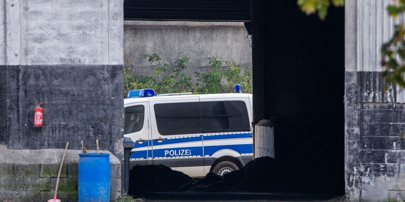 Erneut ist die Polizei im Fall des toten Fabian in der Region Güstrow sichtbar aktiv. (Archivbild) - Foto: Jens Büttner/dpa