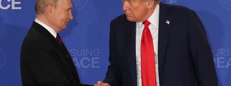 Der Kreml sieht noch viel Klärungsbedarf vor einem neuen Gipfel des russischen Präsidenten Wladimir Putin mit US-Präsident Donald Trump. (Archivbild) - Foto: Jae C. Hong/AP/dpa