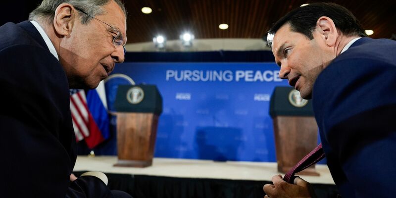 Die Außenminister Russlands und der USA sollen ein Treffen der Präsidenten Putin und Trump vorbereiten. (Archivbild) - Foto: Julia Demaree Nikhinson/AP/dpa