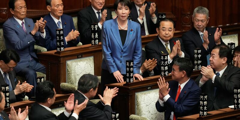 Mit der national-konservativen Sanae Takaichi übernimmt in Japan erstmals eine Frau das Amt des Regierungschefs. (Archivbild) - Foto: Eugene Hoshiko/AP/dpa