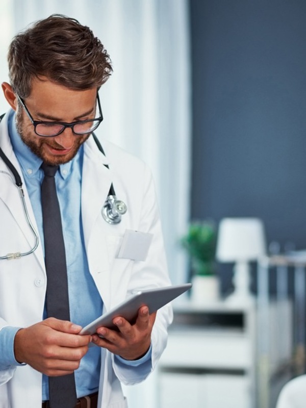 コブレンツ – 医師でありIT専門家であるDr.