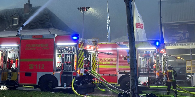 FW-MH: Zweite Folgemeldung zum Großbrand an der Kölner Straße - Foto: presseportal.de