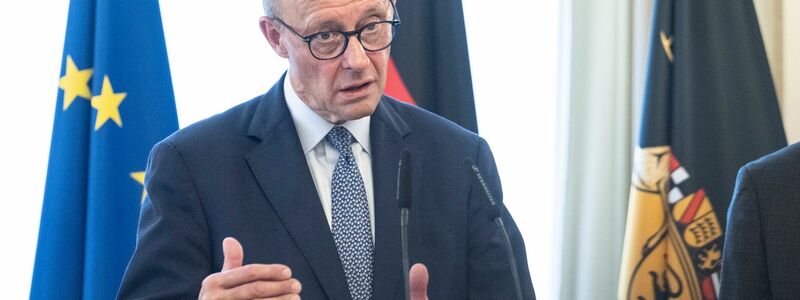 Merz lernte die Mitglieder der Landesregierung kennen. - Foto: Marijan Murat/dpa