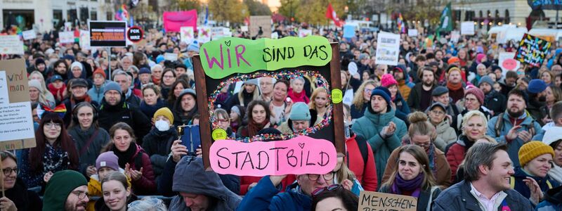 In Berlin und Kiel sind Demonstrationen zu den Merz-Äußerungen geplant. - Foto: Annette Riedl/dpa