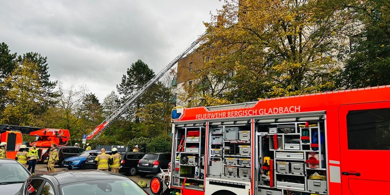 FW-GL: Wohnungsbrand in Mehrfamilienhaus - zwei Personen verletzt - Foto: presseportal.de