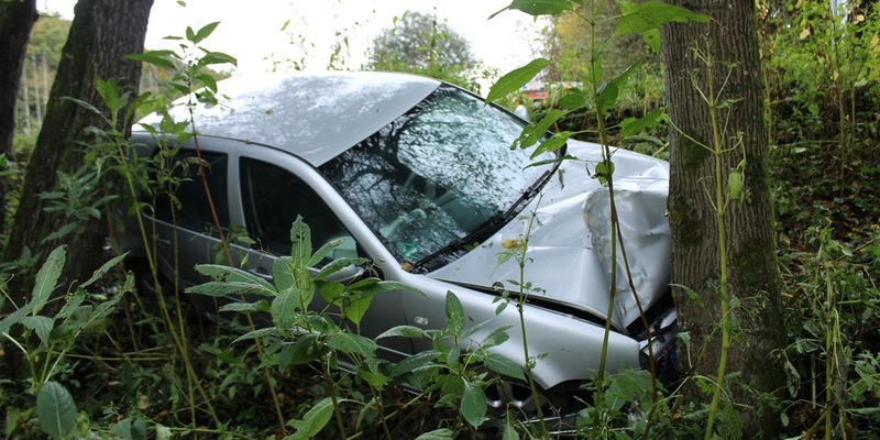POL-RBK: Overath - Pkw-Fahrerin rutscht in den Straßengraben und verletzt sich schwer - Foto: presseportal.de