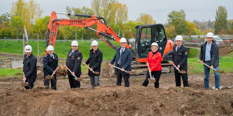 FW Stuttgart: Spatenstich für den Neubau des Feuerwehrhauses in Stuttgart Münster - Foto: presseportal.de