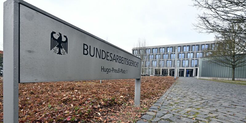 Das Bundesarbeitsgericht verhandelt über Lohngerechtigkeit zwischen Frauen und Männern (Illustration). - Foto: Martin Schutt/dpa