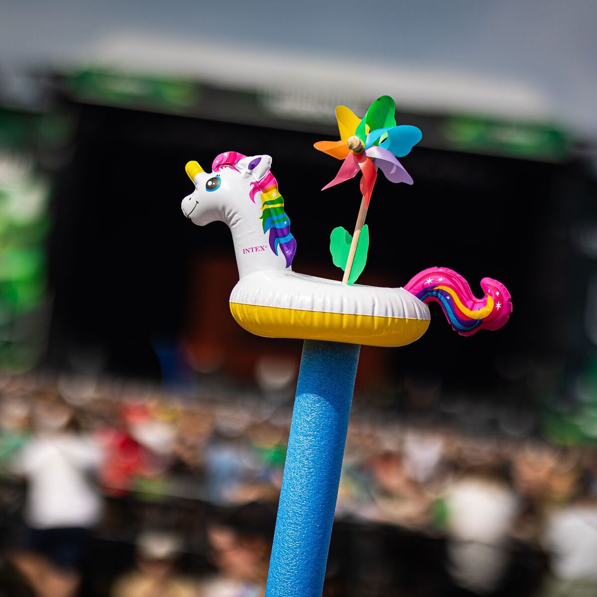 Mehr als Kitsch: das Einhorn besitzt auch eine Symbolkraft. (Symbolbild) - Foto: Moritz Frankenberg/dpa