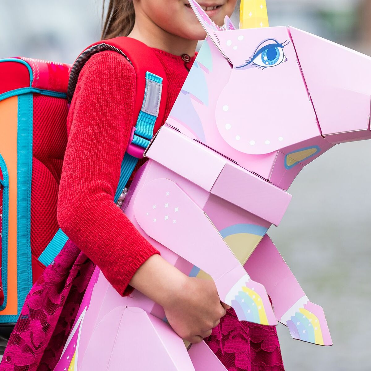 Farben und Glitzer sind typisch für Einhörner, aber nicht der entscheidende Grund für den Erfolg von Einhorn-Produkten. (Archivbild) - Foto: Moritz Frankenberg/dpa