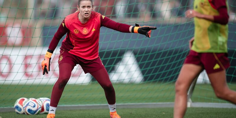 In der Nations League gegen Frankreich ist das Team von Bundestrainer Christian Wück zweimal gefordert. - Foto: Marius Becker/dpa