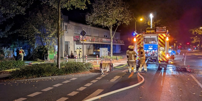 FW-KLE: Nächtlicher Brand zwischen zwei Gebäuden - Foto: presseportal.de