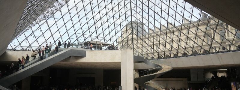 Das Alarmsystem im Louvre hat während des spektakulären Einbruchs funktioniert (Archivbild). - Foto: Thibault Camus/AP/dpa