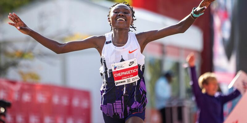 Ruth Chepngetich lief in Chicago als erste Frau einen Marathon unter 2:10 Stunden und wurde nun für drei Jahre gesperrt. - Foto: Tess Crowley/Chicago Tribune/AP/dpa