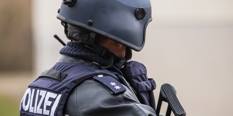 POL-PPRP: Einsatztraining der Polizeiinspektion Ludwigshafen 1 in der Karolina-Burger-Schule - Foto: presseportal.de