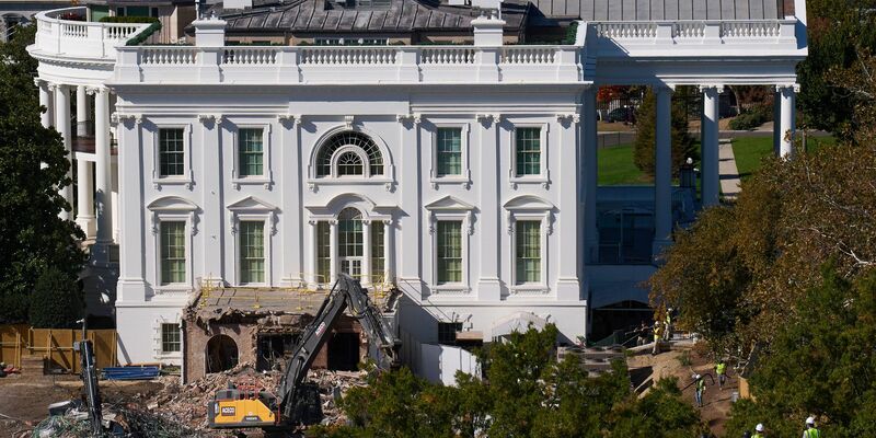 Nach Angaben des Weißen Hauses wurden alle historischen Elemente aus dem Ostflügel dokumentiert und eingelagert. - Foto: Jacquelyn Martin/AP/dpa