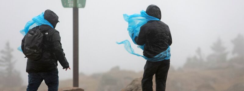 Auch am Freitag bleibt es der Vorhersage nach ungemütlich.  - Foto: Matthias Bein/dpa