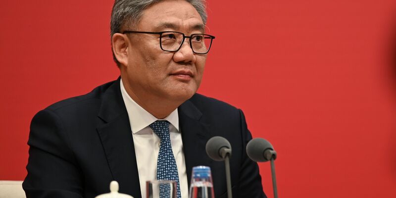 Chinas Handelsminister Wang berief sich auch auf Aussagen Staatschef Xi Jinping.  - Foto: Johannes Neudecker/dpa