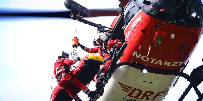 Das Präzisions-Training fliegender Lebensretter / Crewtraining mit Rettungshubschrauber - Foto: presseportal.de