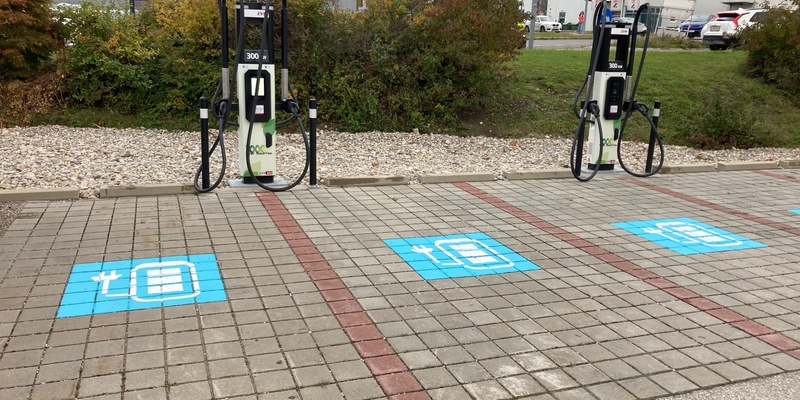 Schnellladestationen - Foto: XXXLutz KG über pressetext.de