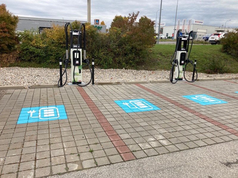 Schnellladestationen - Foto: XXXLutz KG über pressetext.de