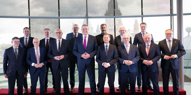 14 Länderchefs haben zwei Tage lang im Schatten des Mainzer Doms beraten, allesamt Männer. (Archivbild) - Foto: Boris Roessler/dpa