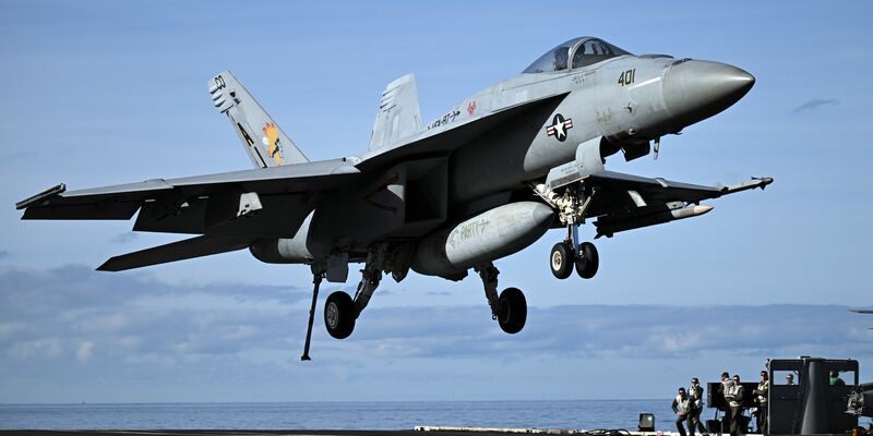 Das größte Kriegsschiff der Welt hat seinen neuen Einsatzort erreicht. (Archivbild) - Foto: Federico Gambarini/dpa