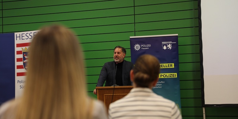 POL-OF: Innenstaatssekretär Martin Rößler besucht interkulturellen Abend des Polizeipräsidiums Südosthessen und der Stadt Hanau - Foto: presseportal.de