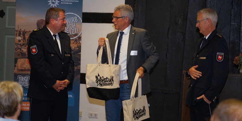 POL-LG: Wechsel an der Spitze der Polizeiinspektion Rotenburg: Dieter Klingforth übernimmt Staffelstab von Jörg Wesemann - Foto: presseportal.de