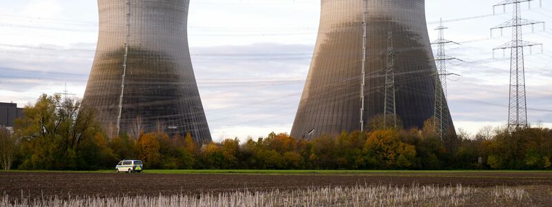 Die beiden Kühltürme ragten jeweils 160 Meter in den Himmel. - Foto: Sven Hoppe/dpa