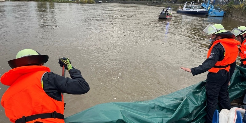 PP-ELT: Schiffsunfall auf der Mosel - Schiff schlägt Leck - Foto: presseportal.de