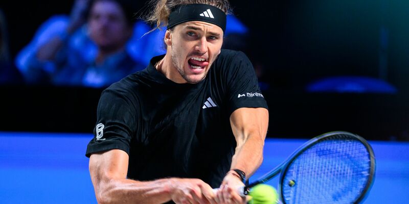 Alexander Zverev fordert im Finale von Wien Jannik Sinner. - Foto: Max Slovencik/APA/dpa