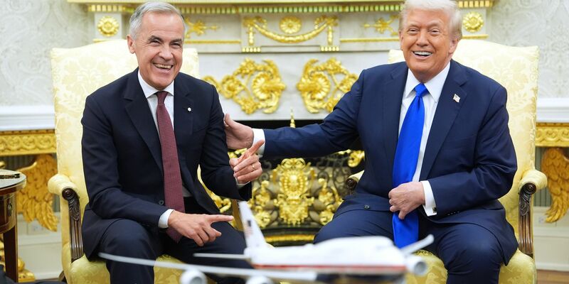 Der Zölle-Clip hatte das Verhältnis zwischen US-Präsident Donald Trump und Kanadas Premier Mark Carney belastet. (Archivbild). - Foto: Evan Vucci/AP/dpa