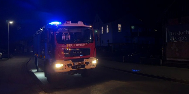 FW Flotwedel: Feuer greift auf Reithalle über - Anwohner reagiert vorbildlich - Foto: presseportal.de
