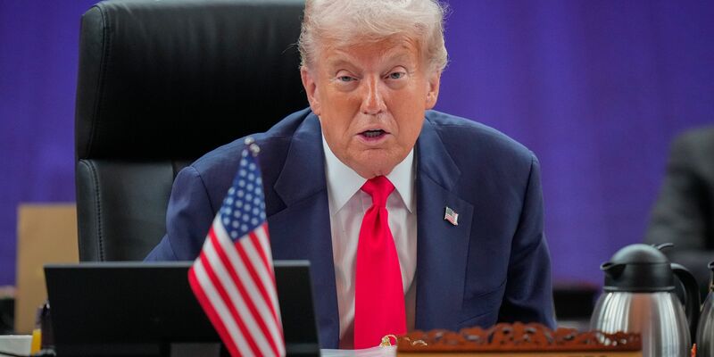 Trump ist derzeit in Asien unterwegs. - Foto: Vincent Thian/AP POOL/AP/dpa