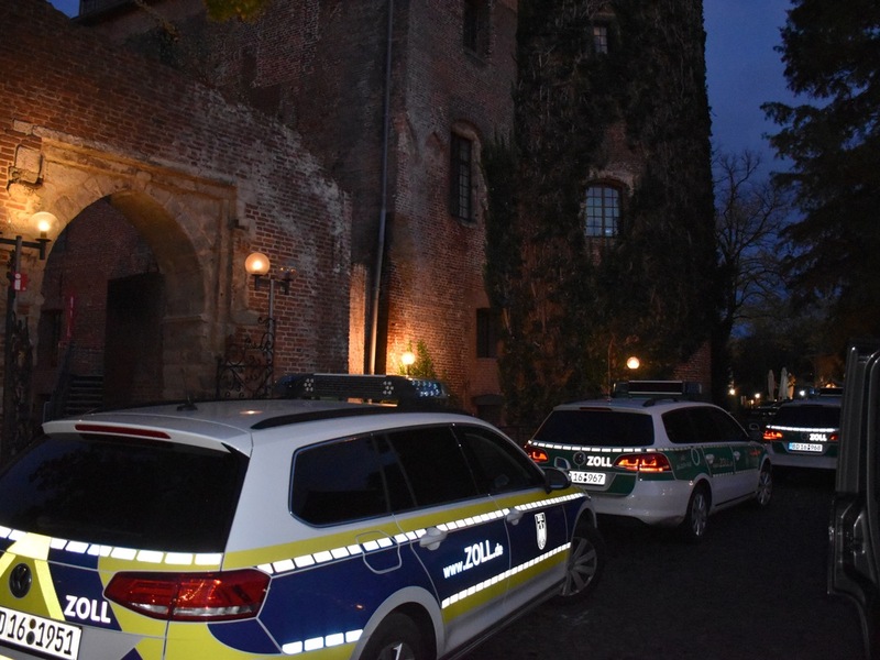 HZA-KR: Gemeinsame Pressemitteilung der Staatsanwaltschaft Krefeld und des Hauptzollamts Krefeld Zoll Krefeld durchsucht Gastronomiebetrieb in Brüggen - Ermittlungen wegen Schwarzarbeit dauern an - Foto: presseportal.de