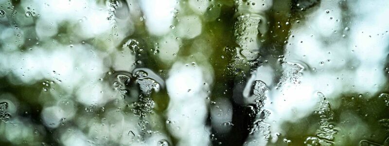 Herbststurm «Joshua» bringt auch immer wieder Regen mit sich.  - Foto: Swen Pförtner/dpa