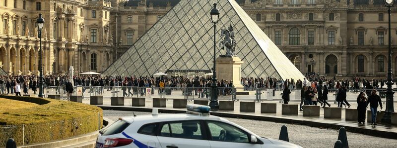 Die Ermittler melden nach dem Raubüberfall auf den Louvre einen Fahndungserfolg. - Foto: Thomas Padilla/AP/dpa