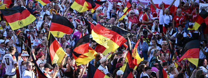 Die WM-Tickets sind laut FIFA in Deutschland begehrt. (Archivbild) - Foto: Sebastian Gollnow/dpa