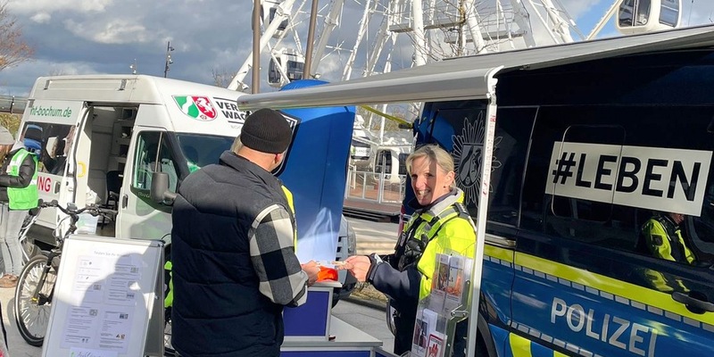 POL-BO: Sicherheit durch Sichtbarkeit - Aktion der Polizei Bochum im Ruhrpark - Foto: presseportal.de