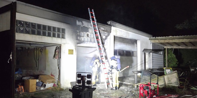 FW-RE: Garagenbrand in Gewerbebetrieb - keine Verletzten - Foto: presseportal.de