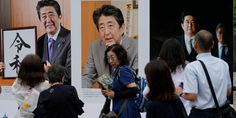 Der Auftakt zum Prozess gegen den Attentäter des japanischen Ex-Premiers Abe zieht großes Interesse auf sich. (Archivbild) - Foto: Shuji Kajiyama/AP/dpa