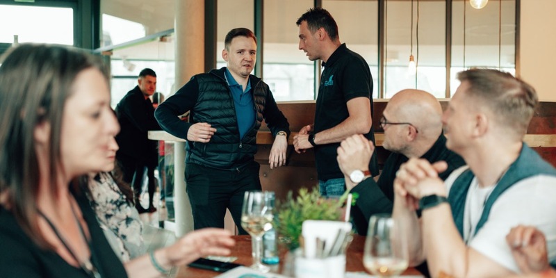 Synchronsprechen, Hörbuchsprechen, Voice-over: Patrick Khatrao von der Golden Voice Academy verrät, warum die feinen Unterschiede für Sprecher und Auftraggeber entscheidend sind - Foto: presseportal.de